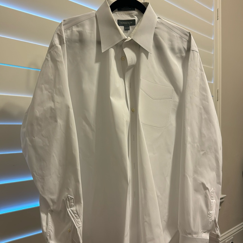 Nordstrom brand men’s dress shirt. White 100% cotton. Like new.